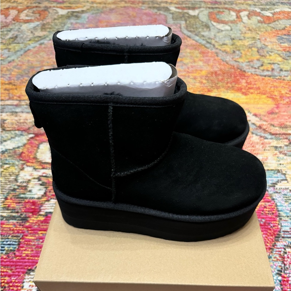 Ugg Mini Platform Boot Black NIB